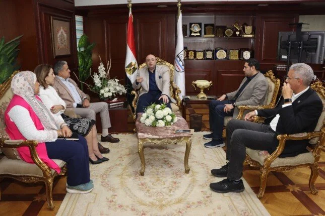 محافظ بني سويف يناقش خطة عمل مشروع الدعم الفني لوزارة التنمية المحلية في مجالات اللامركزية