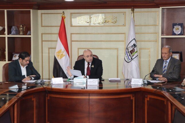 محافظ بني سويف: تفعيل مزيد من الإجراءات لتسريع وتيرة العمل في ملف تقنين أراض أملاك الدولة