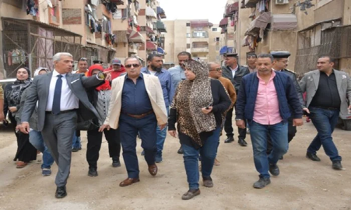 محافظ بورسعيد يشدد على سرعة الانتهاء من تطوير البنية التحتية لـ "عمر بن عبد العزيز"