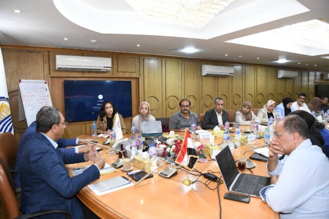 محافظ قنا يناقش خطة الإحياء المتكامل لمنطقة دندرة ضمن مشروع السياحة الريفية