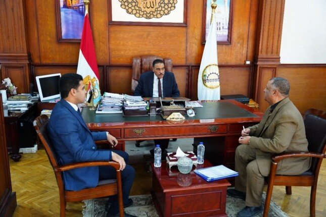 محافظ مطروح يعتمد نتيجة امتحانات محو الأمية بنسبة نجاح 90.2%