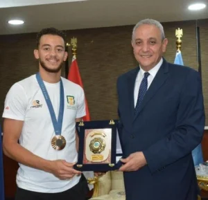 محمد السيد يحصد ذهبية العالم في سلاح الإيبيه ومحافظ الغربية يُهنئه