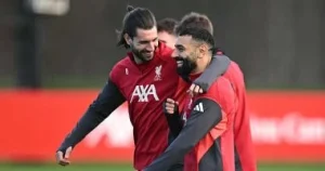 محمد صلاح يظهر متبسما فى مران ليفربول قبل قمة إنتر ميلان بالأبطال.. صور