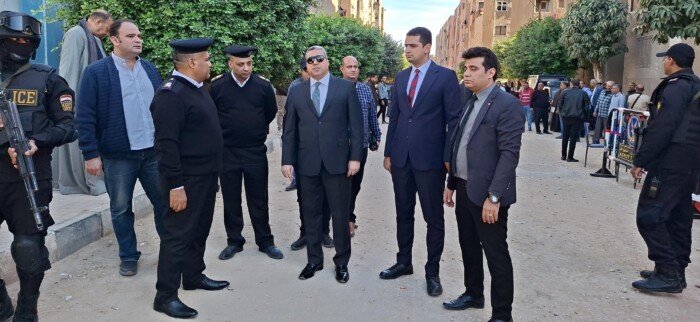 مدير أمن أسيوط يتفقد لجنة الناصرية بمركز شباب الفتح لمتابعة خطة تأمين الانتخابات