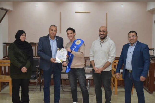 مدير الشباب والرياضة بمطروح يكرم أعضاء برلمان الطلائع والشباب لدورهم في حملة «شارك.. الكلمة كلمتك»