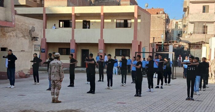 مدير تعليم القليوبية يتابع سير العمل في مدرسة بنها الثانوية التجارية