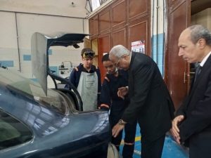 مدير تعليم القليوبية يتفقد مركز التميز للسيارات بالعبور