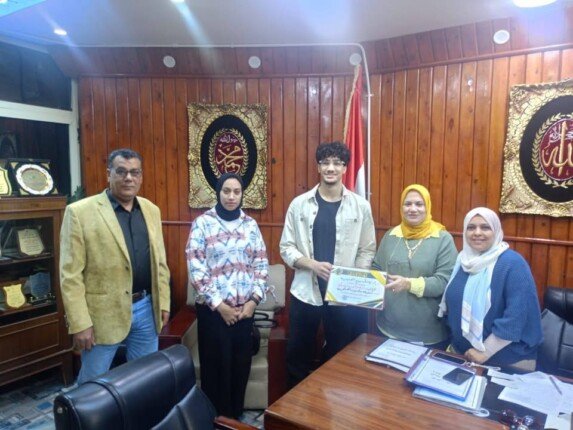 مدير تعليم مطروح تكرّم ثاني الجمهورية في المسابقة الفنية السنوية للمرحلة الثانوية