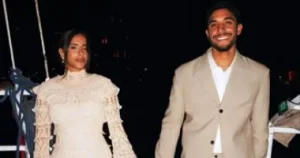 مرموش ينشر صورا مع خطيبته جيلان الجباس من أسوان