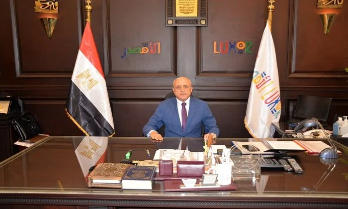 مسن سبعيني مريض بالسرطان يستغيث بمحافظ الأقصر لإنهاء رحلة علاجه الشاقة بين الأقصر وأسوان