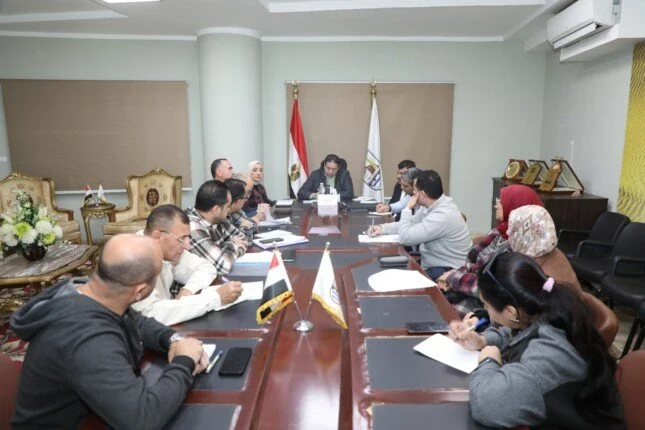 نائب محافظ بني سويف يعقد اجتماعاً لمتابعة سير ومنظومة العمل بمشروع مجمع المواقف أسفل محور عدلي منصور