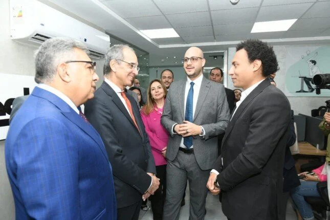 وزير الاتصالات ومحافظ الدقهلية يتفقدان موقع تنفيذ شبكة الفايبر المعلق بالمنصورة