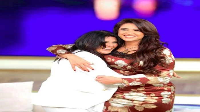 بإطلالة ساحرة.. ياسمين عبد العزيز تخطف الأنظار مع منى الشاذلي